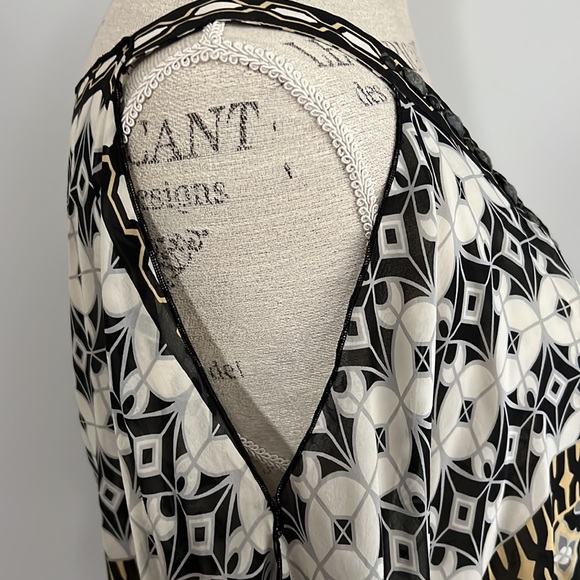 Hale Bob Black Gold Gray Off White Pattern Cold Shoulder Bejeweled V Neck SS Top - Picture 4 of 7